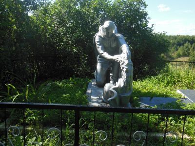 Братская могила советских воинов, погибших в борьбе с фашистами