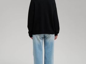 Легкий базовый джемпер свободного кроя