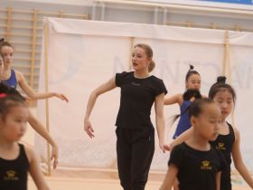 Гимнастка Екатерина Веденеева провела мастер-класс в Якутске