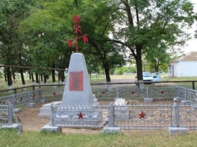 Братская могила 40 воинов Советской Армии, погибших в 1942 г.