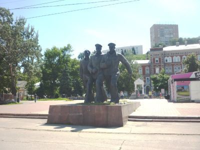 Памятникам морякам Волжской военной флотилии