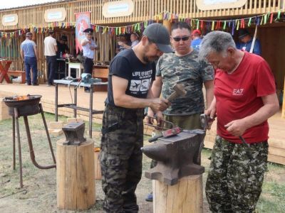 Якутские ножи представили мастера на Ысыахе Олонхо