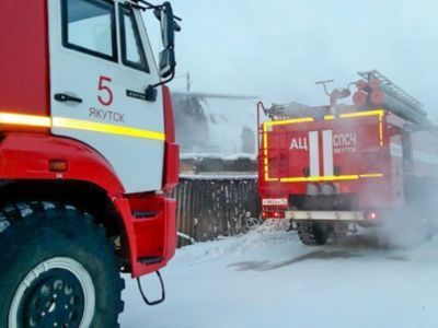 В Якутске загорелось здание училища олимпийского резерва
