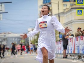 Сотни якутян в национальной одежде пробежали на марафоне Олонхо