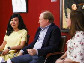 В Якутске открылась выставка «Эволюция образа Толстого: от Ге до Гинцбурга»