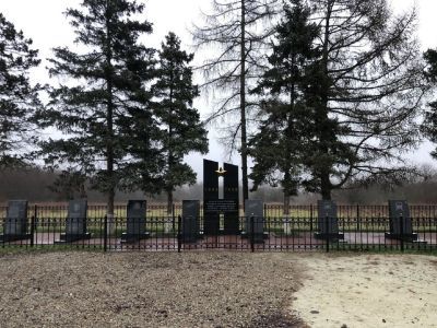 Братская могила советских воинов, погибших в боях с фашистскими захватчиками в 1943 г.
