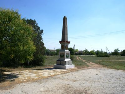 Памятный знак в честь воинов-односельчан, погибших в годы Великой Отечественной войны