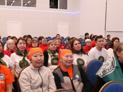 В Якутии в День волонтера отметили лучших добровольцев