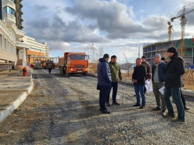 Евгений Григорьев проверил ход работ по благоустройству и ремонту дорог в Якутске