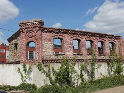 Дом по ул. Советской № 1, где в марте 1917 г. проведено первое организационное партийное собрание парторганизации г. Касли, позднее здесь был организован и работал Совет рабочих и крестьянских депутатов