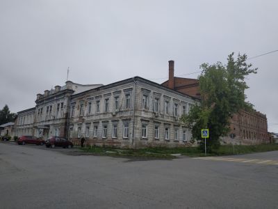 Бывшее духовное училище. (Здание, в котором в 1941-1945 гг. размещался госпиталь № 1726)