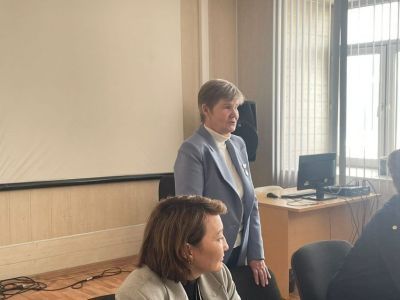 Доверенное лицо Владимира Путина в Якутии Марина Бахилина встретилась с сотрудниками «Почты России»