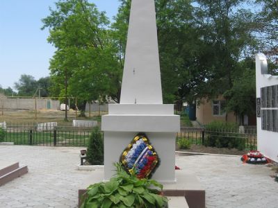 Братская могила воинов, павших в боях с белогвардейцами