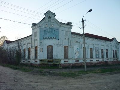 Здание табачной фабрики, где в 1898 г. работал революционер Дзержинский Ф.Э.