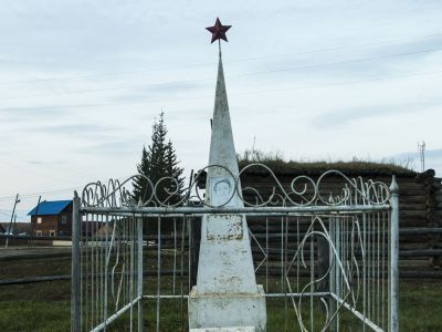 Обелиск Старостину Гавриилу Дмитриевичу, погибшему в 1927 г. в Абагинском бою