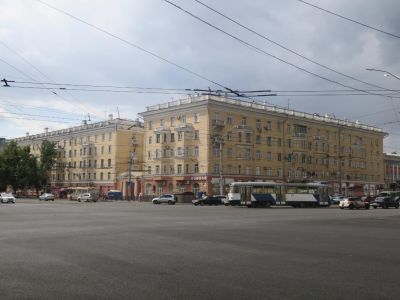 Дом жилой со встроенными торговыми помещениями