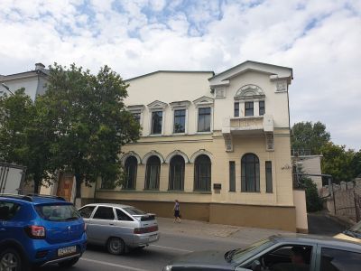 Здание бывшего филиала русско-азиатского банка, построенного в стиле «модерн». Образец архитектуры общественных зданий