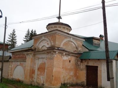 Ограда с башнями