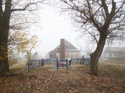 Братская могила советских воинов, погибших в период Сталинградской битвы