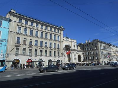 Жилые дома с дворовыми флигелями Римско-католической церкви Святой Екатерины Александрийской