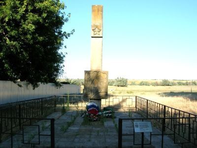 Братская могила советских воинов, погибших в период Сталинградской битвы