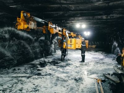 Новое маневровое оборудование установлено на шахте «Инаглинская»