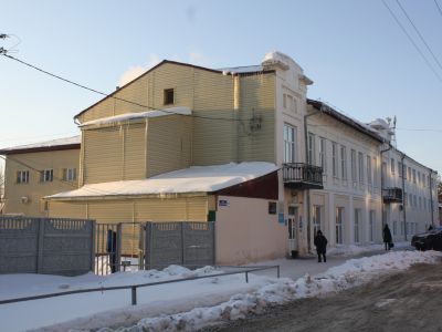 Здание, где размещался госпиталь раненных на фронтах Великой Отечественной войны