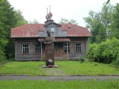 Памятник М.И. Калинину у музея