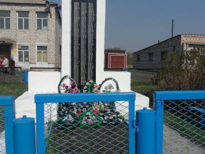 Памятник воинам-землякам, погибшим в годы Великой Отечественной войны (1941-1945 гг.)