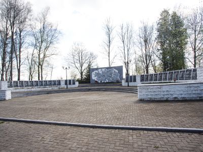 Братская могила советских воинов, погибших в январе 1945 года