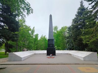 Братская могила участников гражданской войны и советских воинов, погибших в период Сталинградской битвы