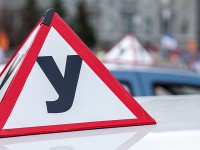 Ни прав, ни денег. Около сотни якутян более полугода ждут окончания проверки автошколы «Туймаада»