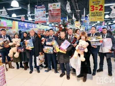 Дмитрий Садовников и руководители курируемых ведомств приняли участие в «Елке добра»