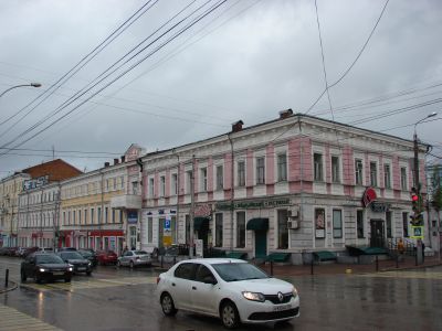 Здание, где находилась редакция областной газеты «Звезда», в которой работали А.П. Гайдар, С.М. Гинц, Б.Н. Назаровский