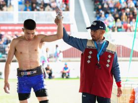 Завершились соревнования по мас-рестлингу и якутской вертушке на Играх Манчаары