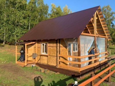 Фотофакт: житель Якутии построил соломенный дом