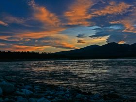 Река Индигирка. Через Ущелье Восторга и Восхищения! Маршрут: п. Усть-Нера - с. Хонуу