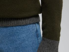 Джемпер полуприлегающего силуэта