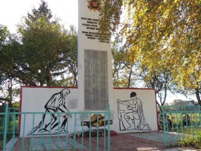 Братская могила 906 советских воинов, погибших в 1943 г. в боях с немецко-фашистскими захватчиками