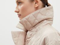 Стеганое утепленное пальто с поясом