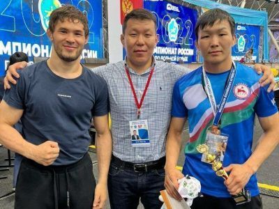 Якутяне Виктор Рассадин и Айхаан Антонов стали призерами чемпионата России по вольной борьбе