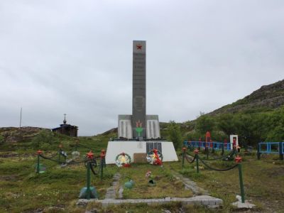 Обелиск на захоронении советских воинов, погибших на Муста-Тунтури