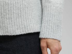 Свитер с шерстью