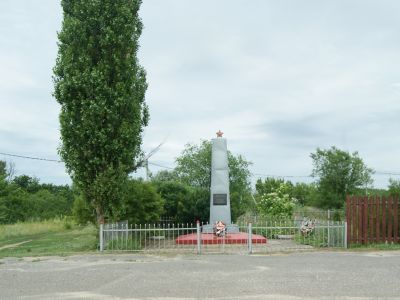 Братская могила советских воинов, погибших в период Сталинградской битвы