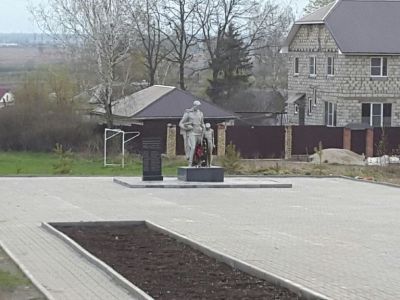 Братская могила с захоронением воинов, погибших в период Великой Отечественной войны 1941-1945 гг.