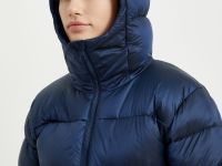 Удлиненный пуховик полуприлегающего силуэта