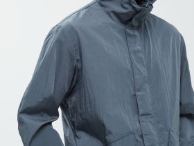 Ветровка с капюшоном свободного силуэта