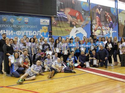 «Якутуголь» популяризирует флорбол в Нерюнгринском районе