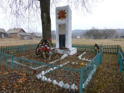 Братская могила советских воинов, погибших в 1941 и 1943 гг. в боях с немецко-фашистскими захватчиками