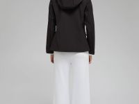 Ветровка с капюшоном